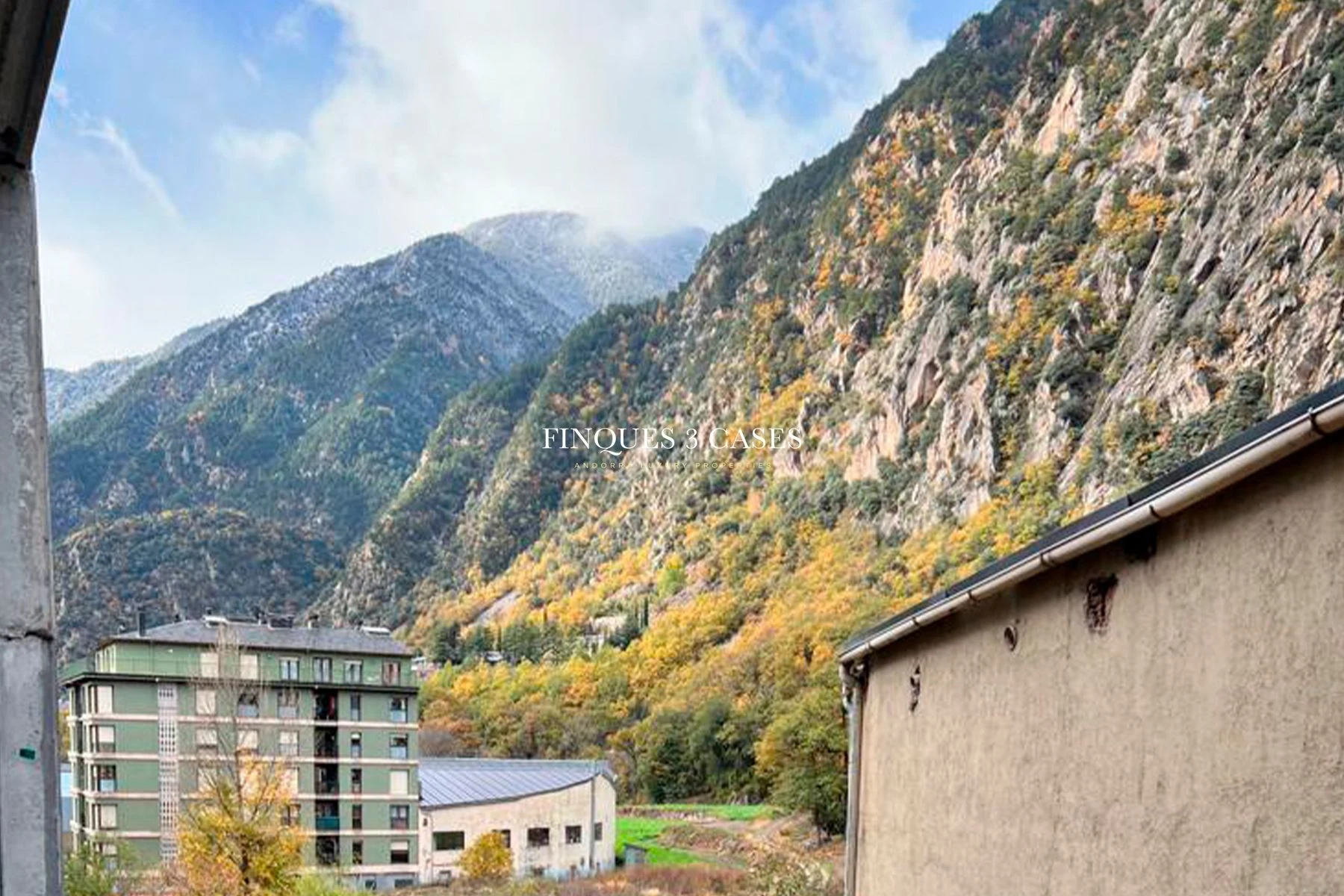 Large commercial building for rent in Santa Coloma 13