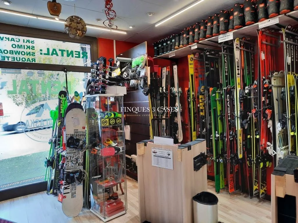 Negocio de venta y alquiler de esquí para traspasar a Ordino 2