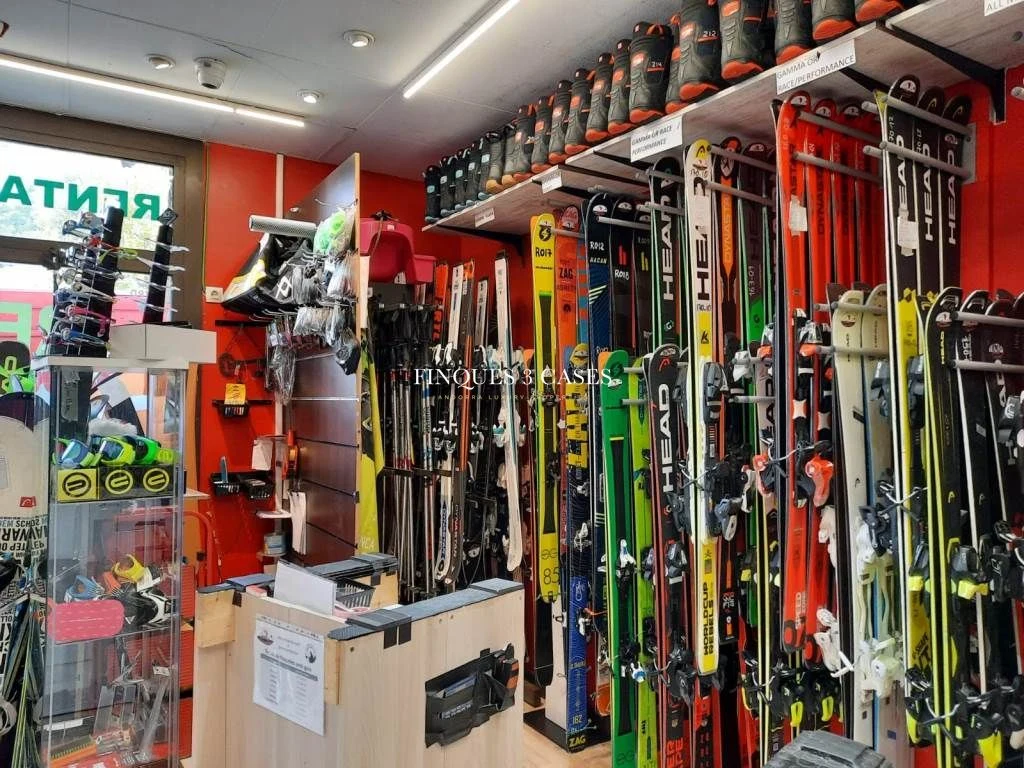Negocio de venta y alquiler de esquí para traspasar a Ordino 3