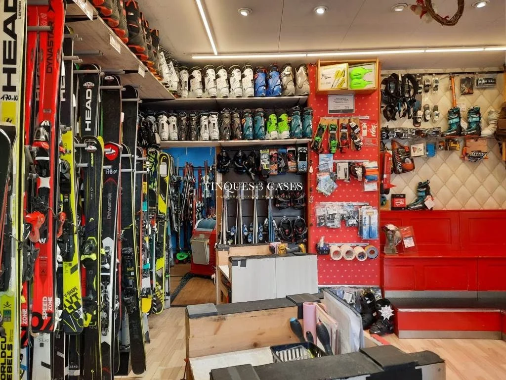 Negocio de venta y alquiler de esquí para traspasar a Ordino 4