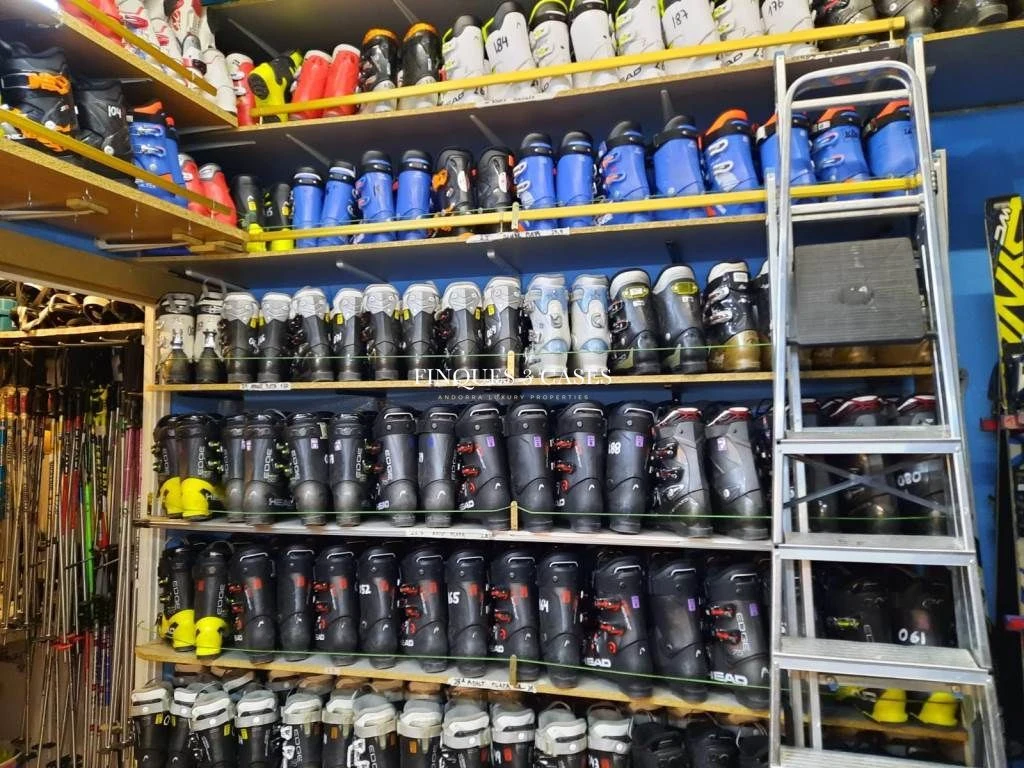 Negocio de venta y alquiler de esquí para traspasar a Ordino 6