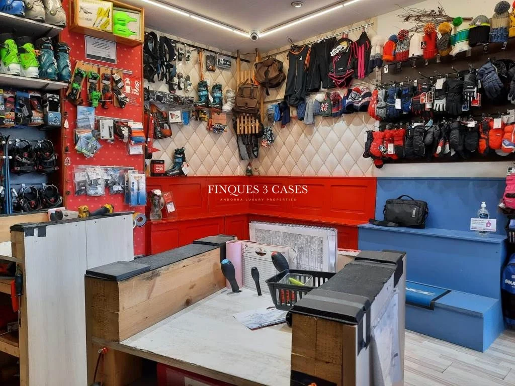 Negocio de venta y alquiler de esquí para traspasar a Ordino 5