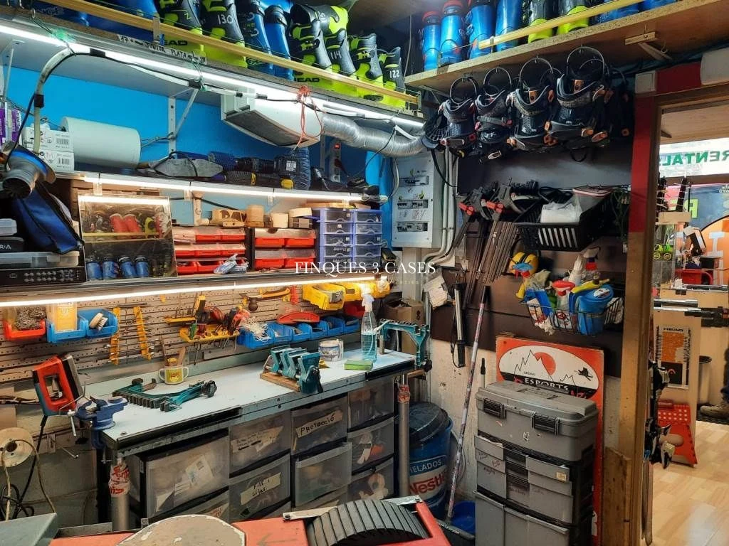Negocio de venta y alquiler de esquí para traspasar a Ordino 7