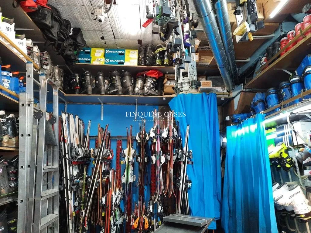 Negocio de venta y alquiler de esquí para traspasar a Ordino 10