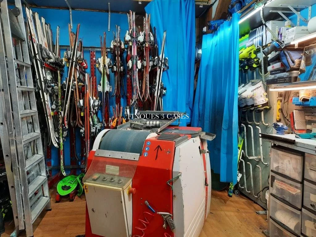 Negocio de venta y alquiler de esquí para traspasar a Ordino 11