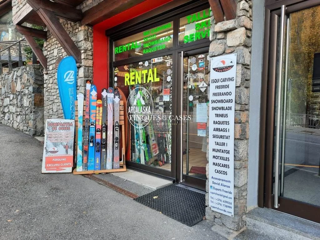 Negocio de venta y alquiler de esquí para traspasar a Ordino 14