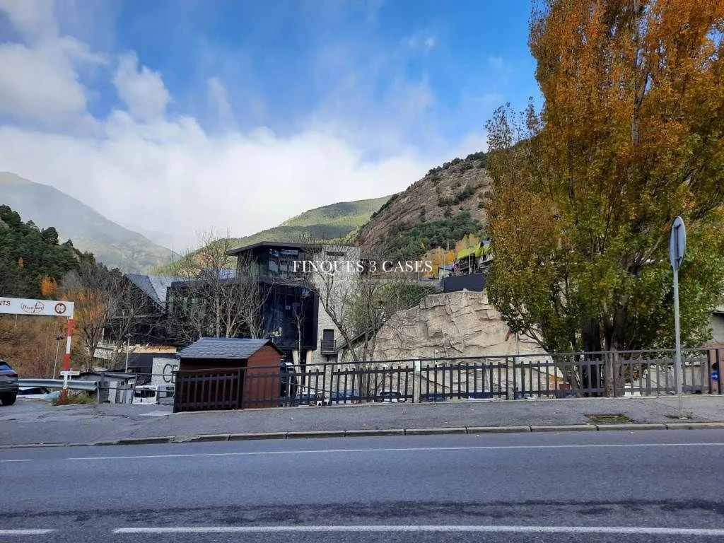 Negocio de venta y alquiler de esquí para traspasar a Ordino 16