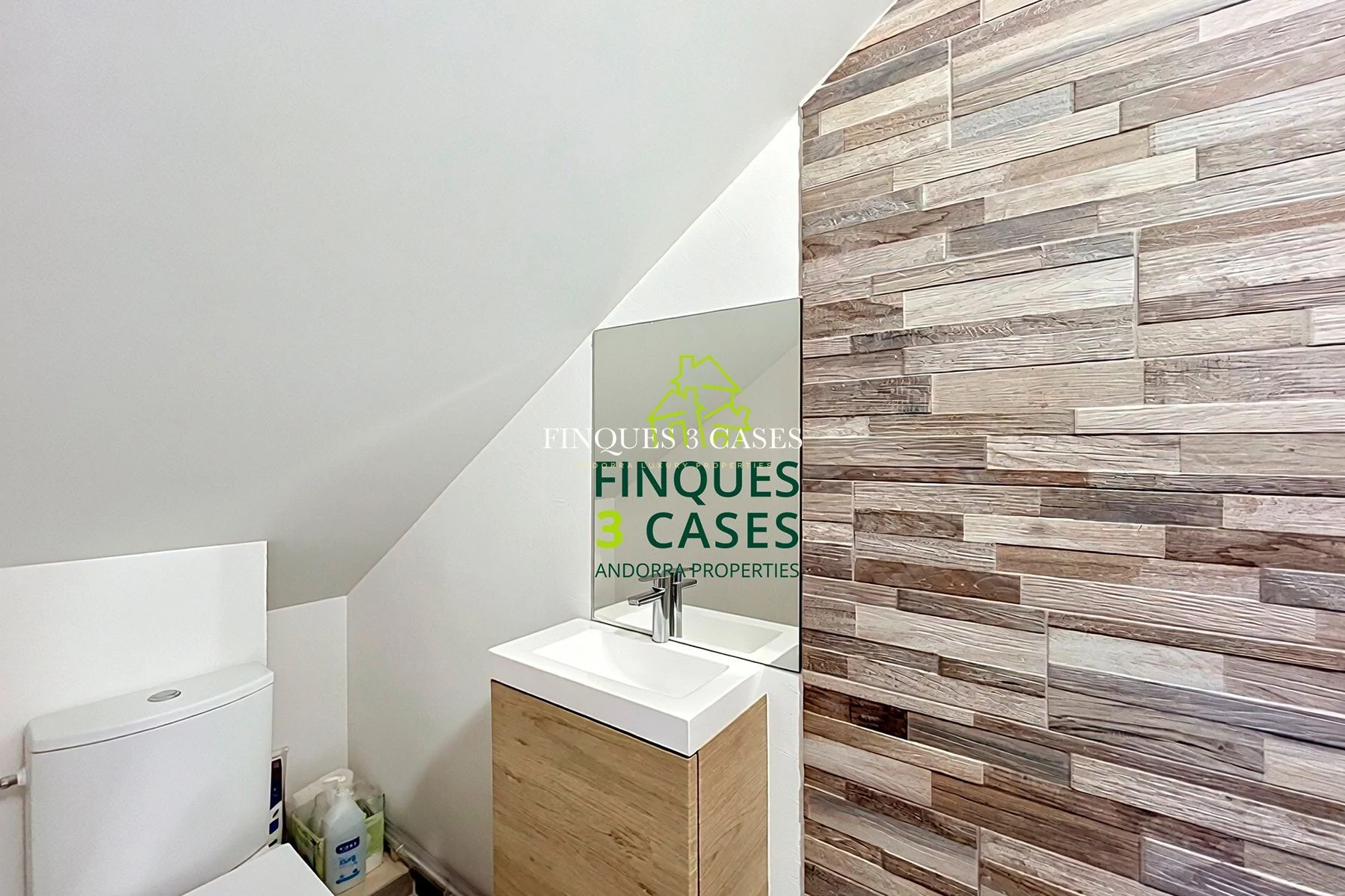 Terraced House for Sale in Escaldes 30